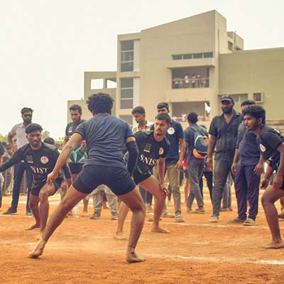 Ashwatthama '23 demonstrating a blend of strength and strategy in a Men's Kabaddi match.